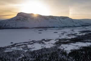 drönarbild från hundspannsäventyr från Saltoluokta till Jokkmokk